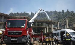 حرائق الساحل السوري تتسبب بغلق معبر حدودي مع تركيا